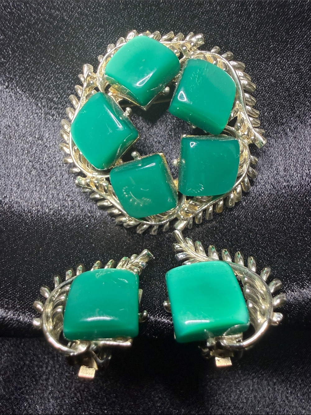 Vintage Coro Green Thermoset Lucite Stone Brooch and Clip-On Earring Set